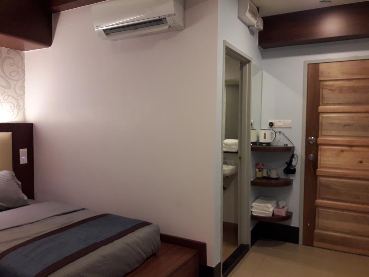 De Benz Inn Malacca Esterno foto